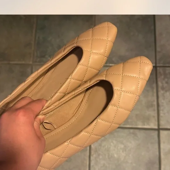 Elegant Quilted Tan Flats H&M - Picture 1 of 2